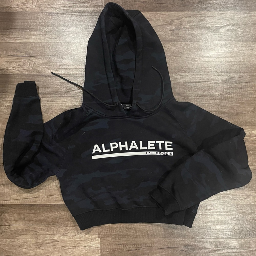 Alphalete camo crop hoodie small. NWOT. Never worn.Pet friendly smoke free home.